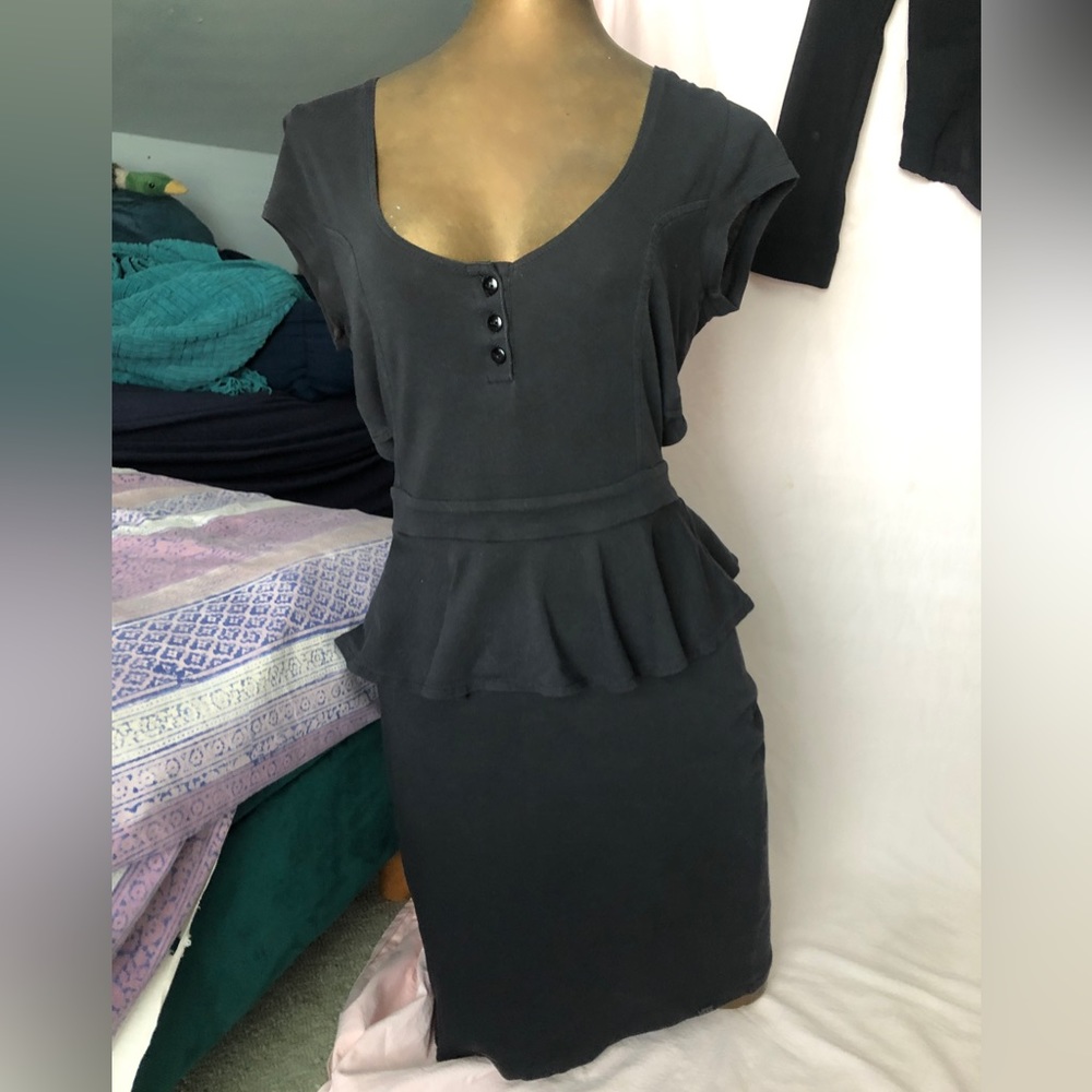 VANS short sleeve skate dress size M with 2 button close on back, with ruffles